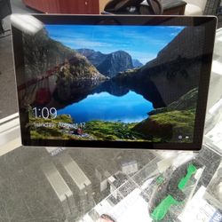 Microsoft Surface Tablet With Charger