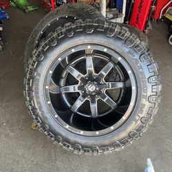 22x14 Fuel maverick 8x6.5 Lug