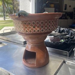Clay pot with base