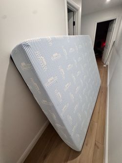 Mattress Queen size thermo-gel foam