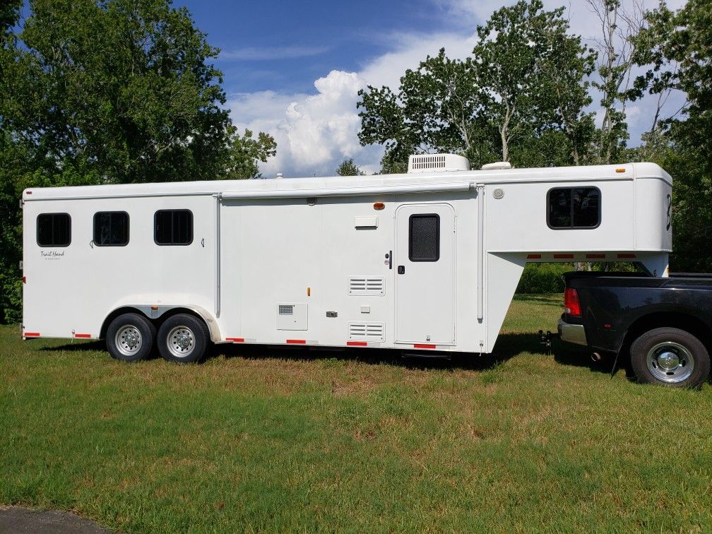 2012 Bison 3 Horse Trailer 380TH