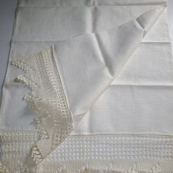 Vintage Linen With Crocheted Trim Table Runner