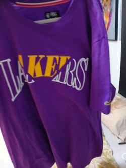 Lakers shirt size 2XL