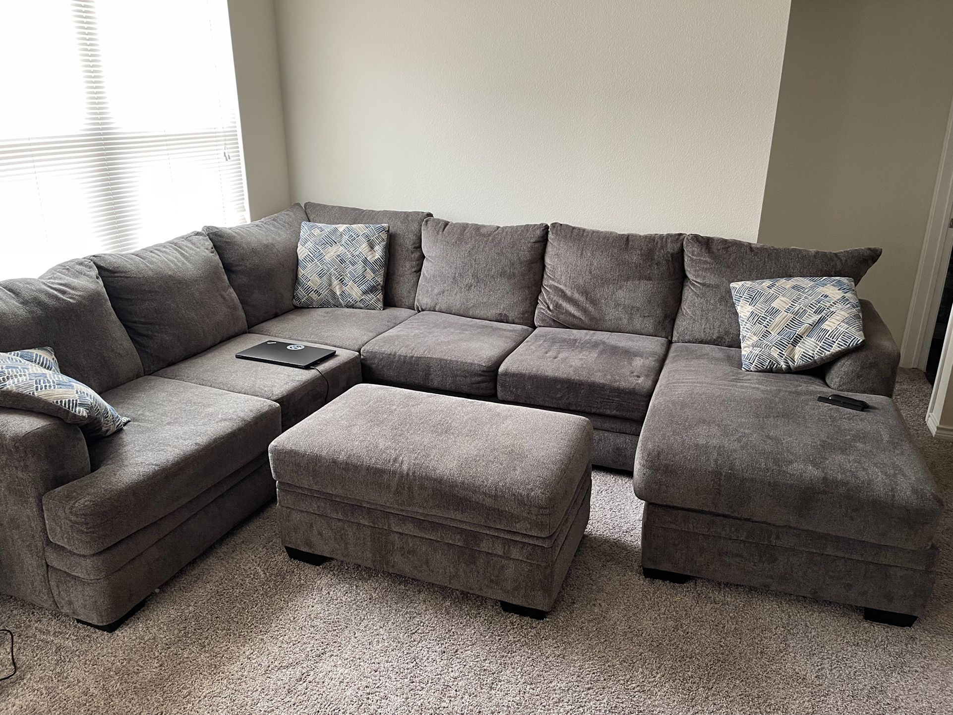 Sectional With ottoman 