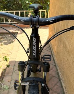 Giant mountain bike (M)