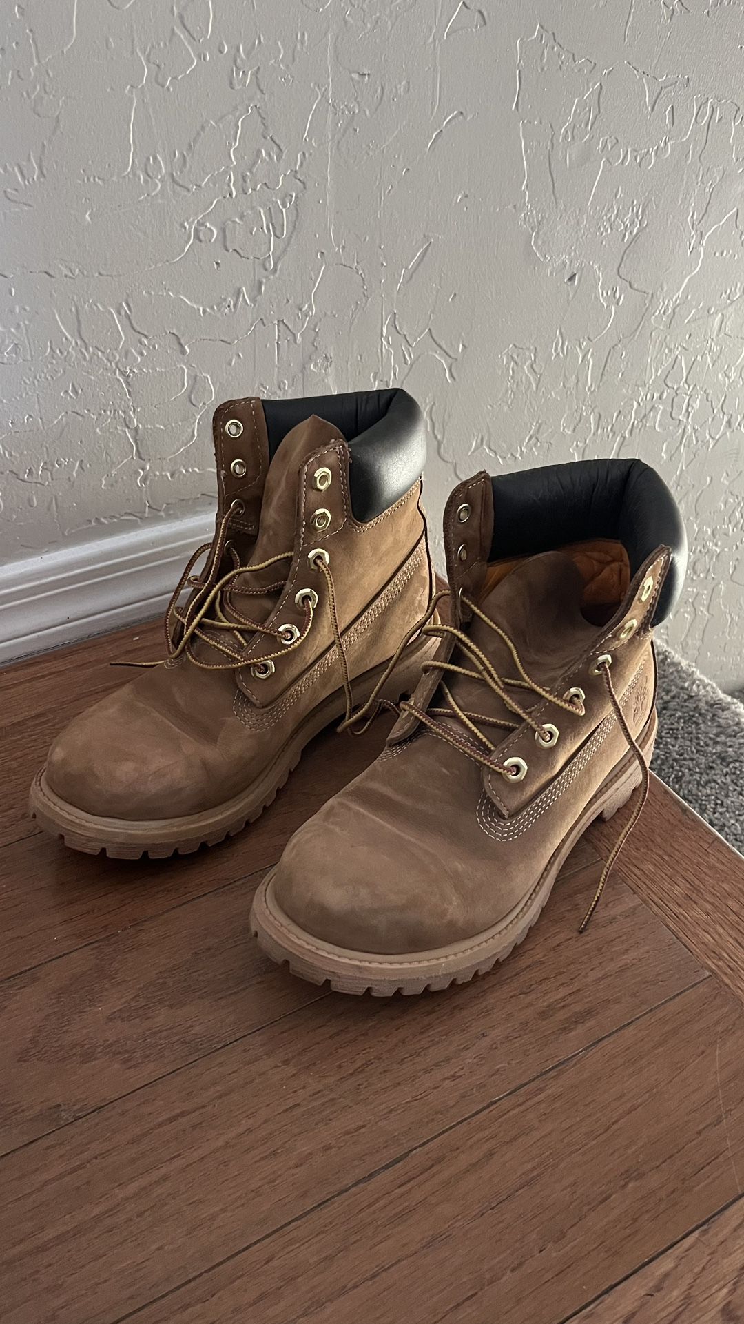Womens Timberland boots - Size 8M