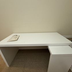 IKEA Malm Desk 
