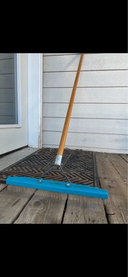 Carpet rake