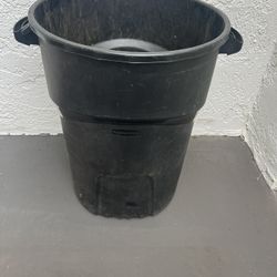32 Gallon Trash Can 