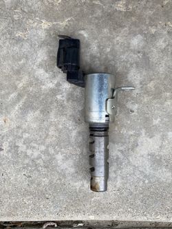 Engine Camshaft Variable Valve Timing Solenoid VVT for Lexus Toyota