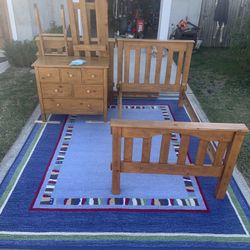 Pottery Barn Twon Bed Set With Rug And Dresser