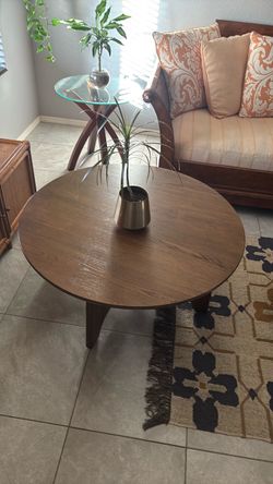 Solid table in Walnut color