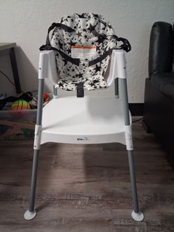 White Evenflo Eat & Grow 4-in-1 Convertible High Chair.