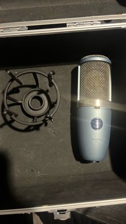 AKG Perception 420 Condenser Microphone w/ Case & Shockmount