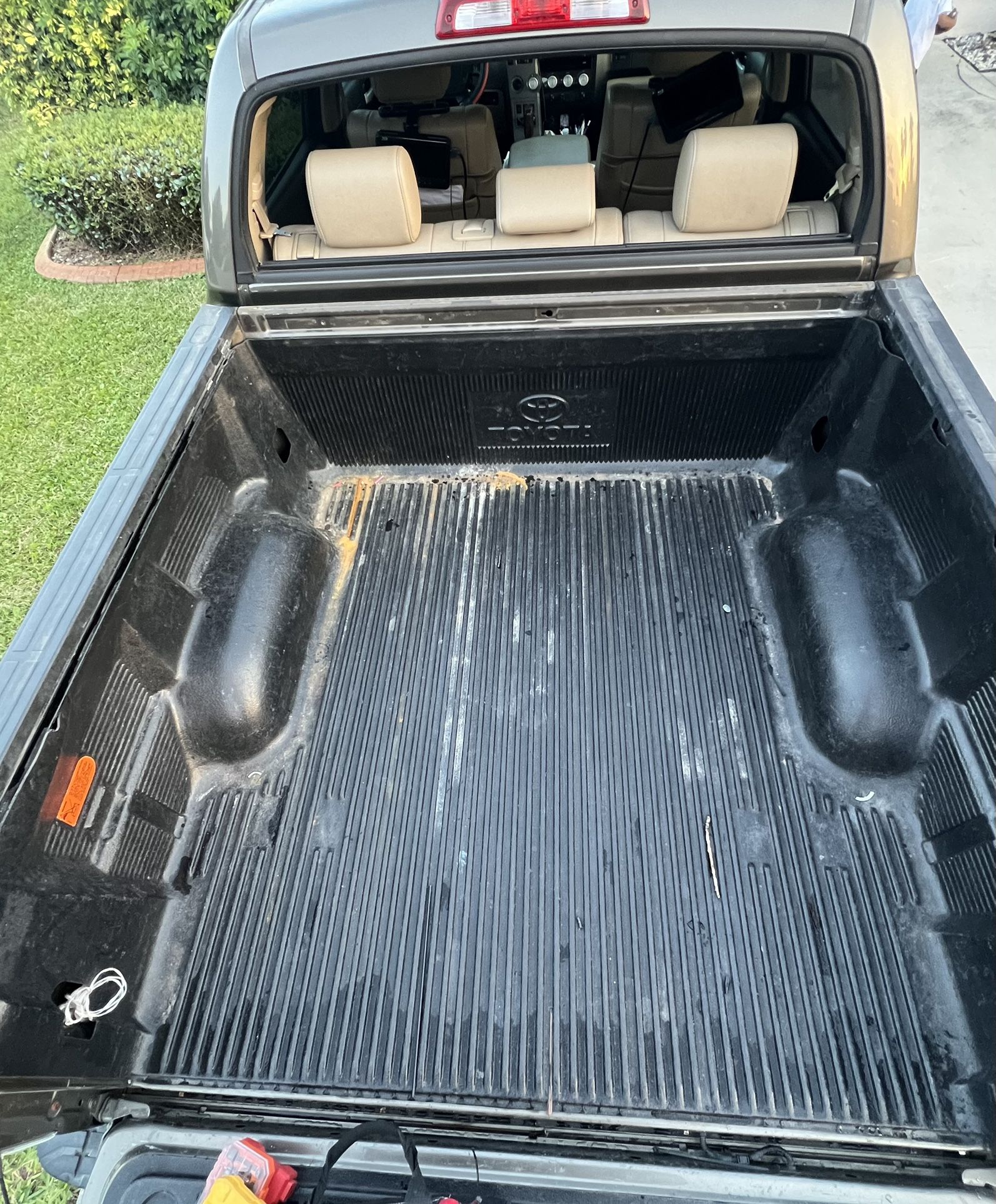 Toyota Tundra Oem Bed liner For 5.5ft Bed.