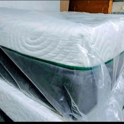 New King Memory Foam With Cooling Technology