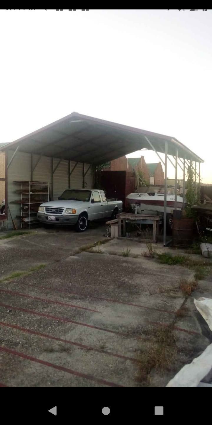 Like New Metal Building 20 By 25 Feet Kit