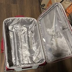 Kenneth Cole Reaction Luggage Set