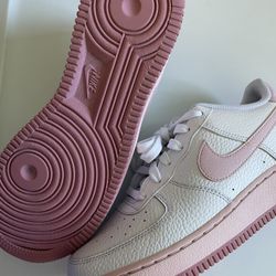 Youth Size 7Y Women’s 8.5 Nike Air Force 1 Low Pink White Sneakers