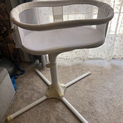 HALO Bassinest Swivel Sleeper – Bedside Baby Bassinet