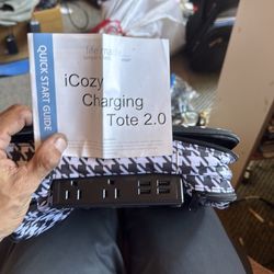 Lunch box tote with plug in and usb very cool