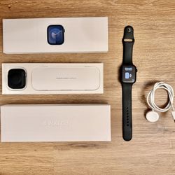 Apple Watch Series 9 45mm w/ midnight band