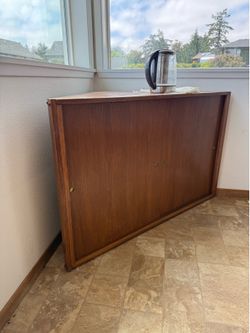 Corner cabinet hutch