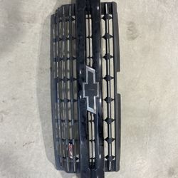 2020 Chevy Silverado 1500 Grill Assembly 