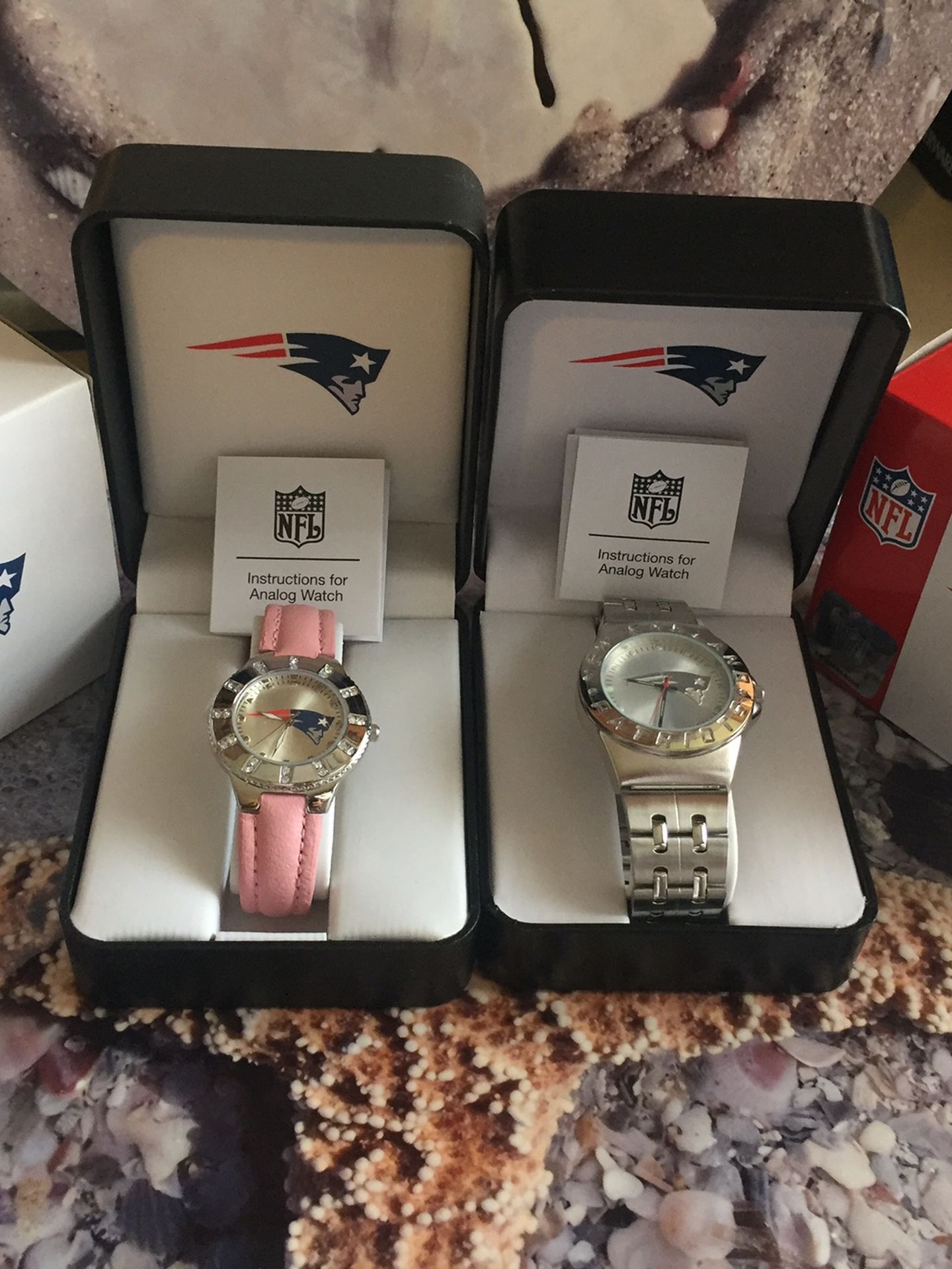 N.E. PATRIOTS NEW GIFT “His & Her” WATCH SET