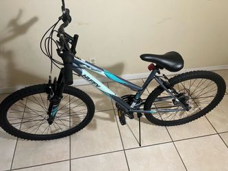Huffy Stone Mountain Women's Mountain Bike, Gray, 26 Inch Wheels/17 Inch Frame