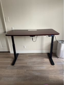 Electric Height Adjustable Desk – Excellent Condition