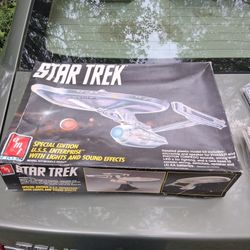 Star Trek U.S.S. Enterprise Model Kit