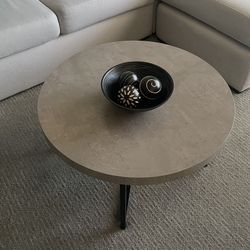 Round Coffee Table – Wood with Stone-Look Finish