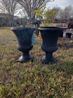 2 Urn Pots , Hard Resin
