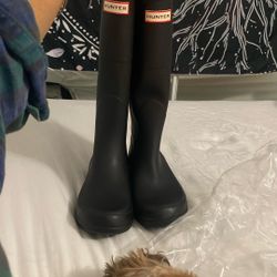 Hunter women’s size 8 rain boots