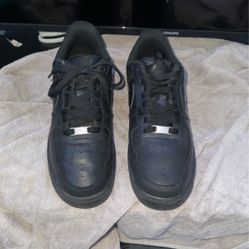 black air force 1’s