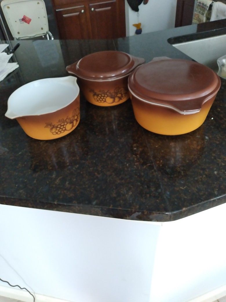 Vintage Pyrex Bowl Set