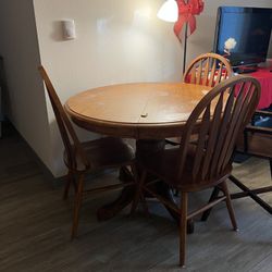 Round Table, 3 Chairs