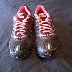 Nike Air Torch 4 Women’s Running Shoes – Black & Pink – Size 9