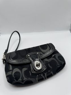 Coach Signature Black Wristlet – Classic & Stylish