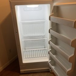 Standup Frigidaire freezer