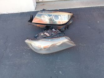 2009-2011 bmw 328i (3 series sedan) headlights xenon hid complete with all the accessories and lights bulbs OEM.