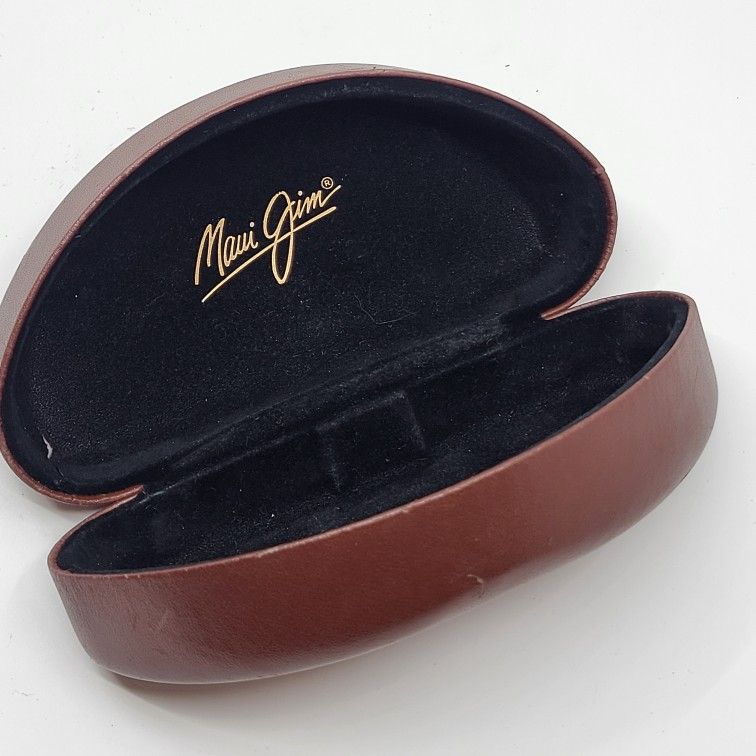 Maui Jim Large Hard Clam Shell Case Brown. Pre-owned, scuffs, please
see photos for details. Would fit large size glasses