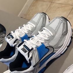 BRAND NEW NIKE Vomero Size 5.5Y ‼️🛍️