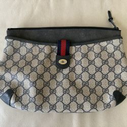 vintage Gucci clutch is part of the brand's iconic GG Monogram Supreme Sherry Web Ophidia collection, featuring navy coated canvas with red and navy b