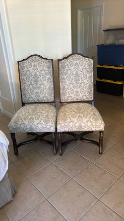 FOUR DINNING CHAIRS   KRAVET FABRIC