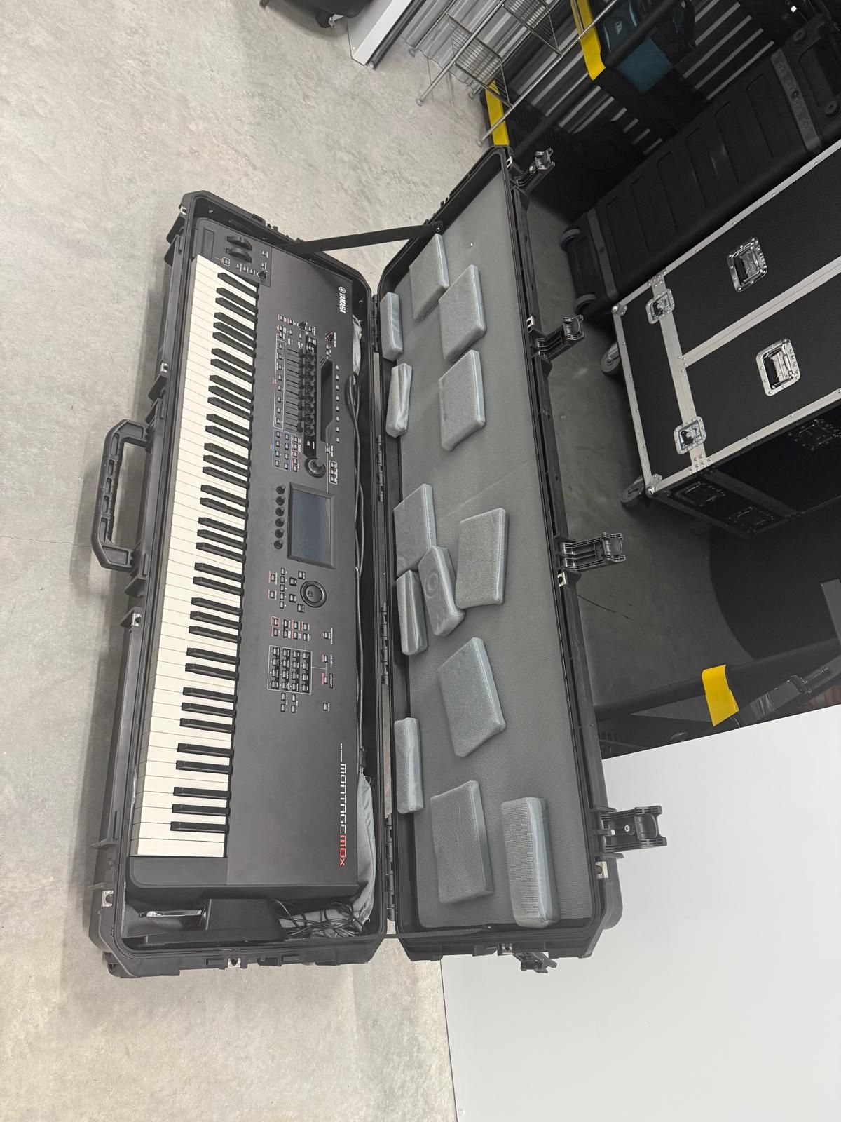 Yamaha Montage M8x 88-key Synthesizer with Case and Pedal Bundle