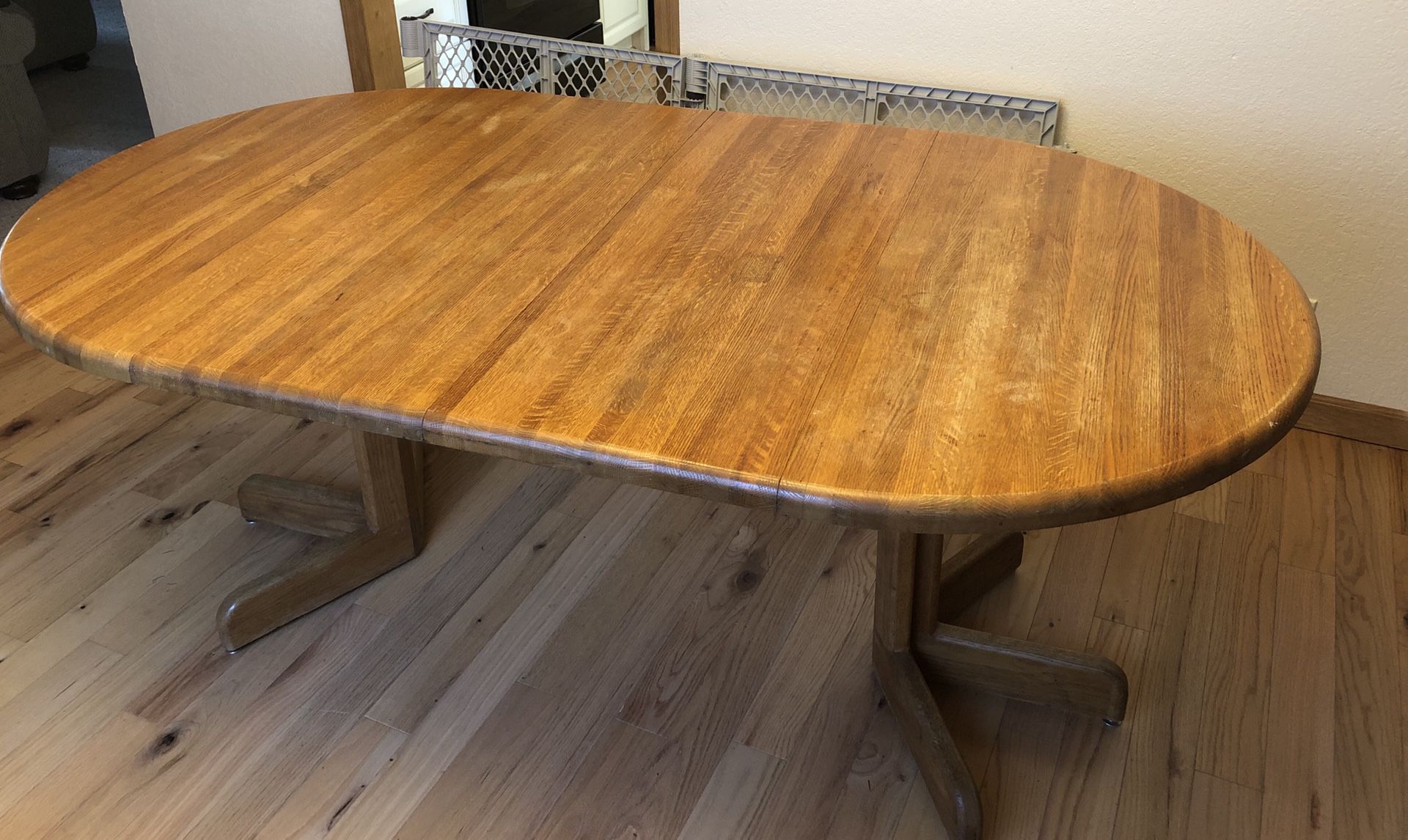 FREE! Oak dining table, 2 leafs, 5 chairs