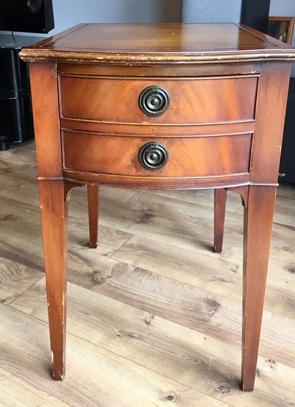 Vintage Mahogany association inc #184 end table