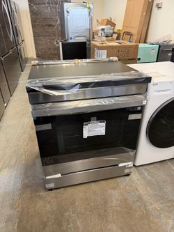 NEW Samsung Bespoke 30 in. 6.3 cu. ft. 4-Burner Element Smart Slide-In Induction Range in Stainless